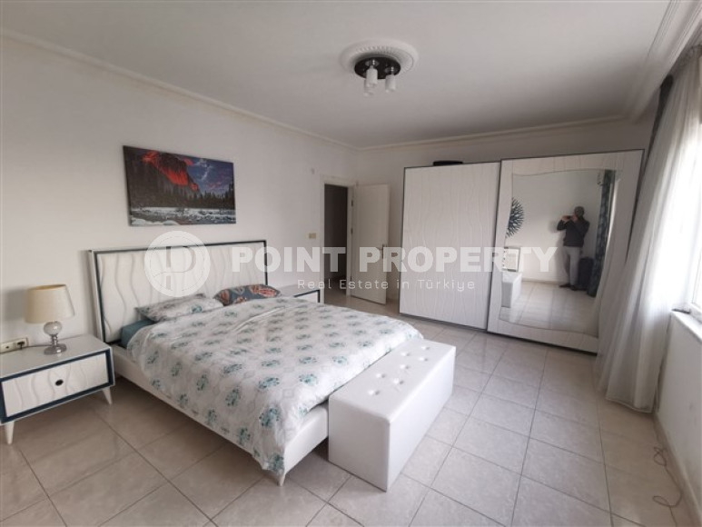 Huge five-room duplex 275 m2, 250 meters from the sea, Mahmutlar, Alanya-id-3040-photo-13