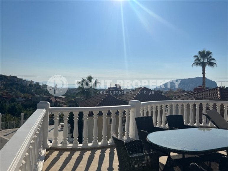 Двухэтажная вилла 3+1 с современным ремонтом и выходом к бассейну, Тепе, Аланья-id-3042-фото-19