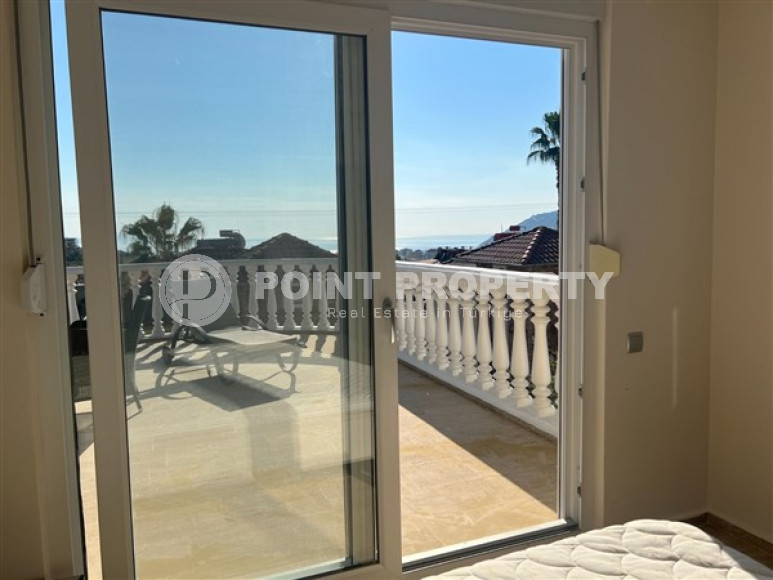 Двухэтажная вилла 3+1 с современным ремонтом и выходом к бассейну, Тепе, Аланья-id-3042-фото-20