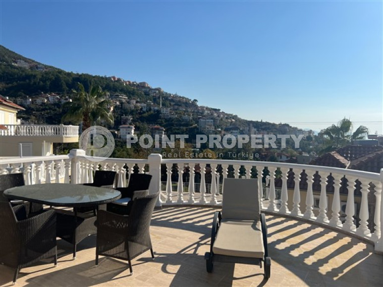 Двухэтажная вилла 3+1 с современным ремонтом и выходом к бассейну, Тепе, Аланья-id-3042-фото-22