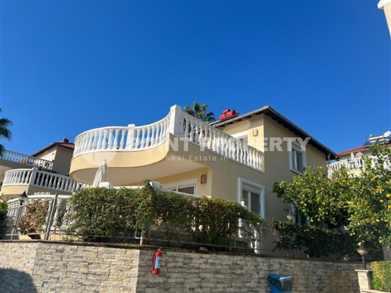 Двухэтажная вилла 3+1 с современным ремонтом и выходом к бассейну, Тепе, Аланья-id-3042-фото-27