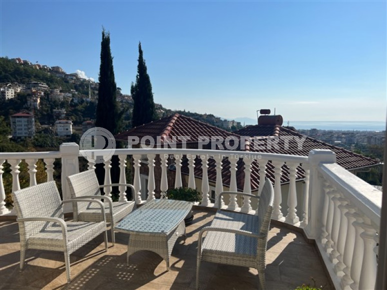 Шикарная трёхэтажная вилла 5+1 с видом, Тепе, Аланья-id-3043-фото-2