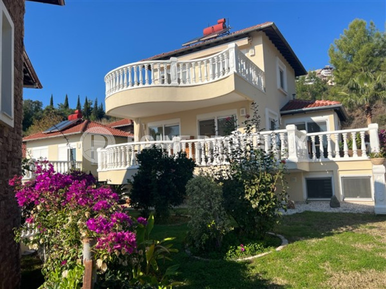 Шикарная трёхэтажная вилла 5+1 с видом, Тепе, Аланья-id-3043-фото-24