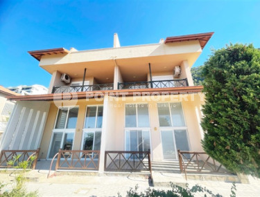 Уютная двухуровневая вилла с интересной планировкой и видом на море, в центре Аланьи, район Тепе-id-3044-фото-2