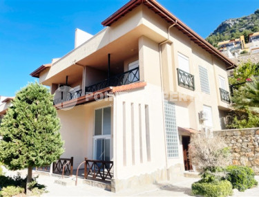 Уютная двухуровневая вилла с интересной планировкой и видом на море, в центре Аланьи, район Тепе-id-3044-фото-3