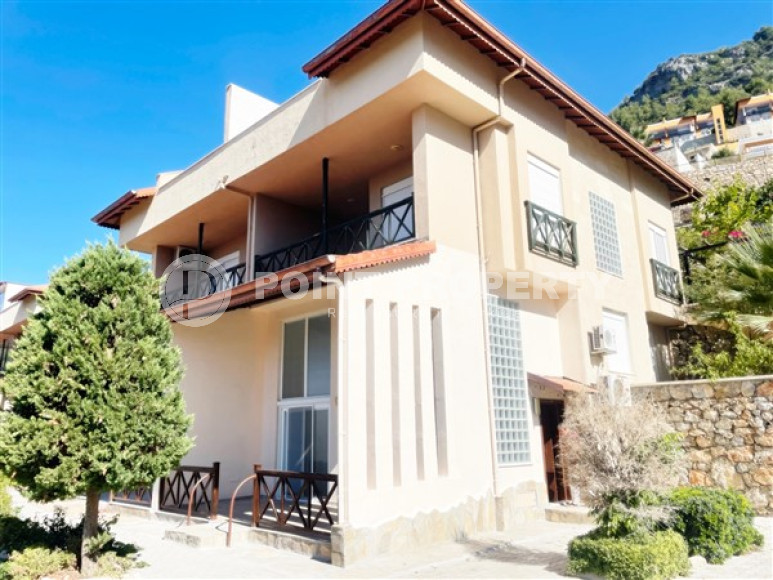 Уютная двухуровневая вилла с интересной планировкой и видом на море, в центре Аланьи, район Тепе-id-3044-фото-3