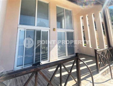 Уютная двухуровневая вилла с интересной планировкой и видом на море, в центре Аланьи, район Тепе-id-3044-фото-4