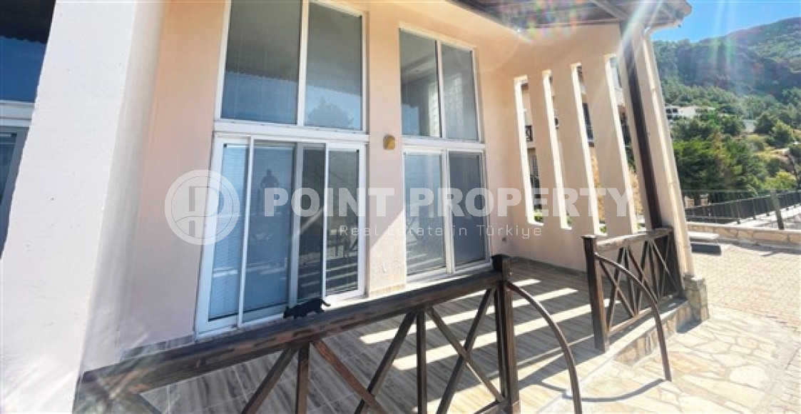 Уютная двухуровневая вилла с интересной планировкой и видом на море, в центре Аланьи, район Тепе-id-3044-фото-4