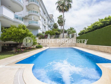 Three-room bright apartment 100 m2, Alanya center, first floor overlooking the garden-id-3071-photo-1