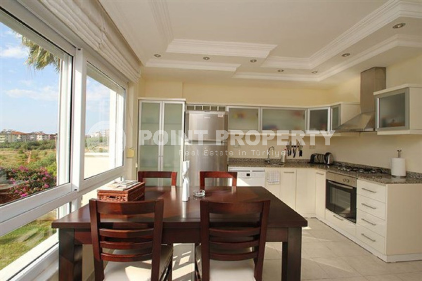 Трёхкомнатная светлая квартира 100 м2, центр Аланьи, первый этаж с видом на сад-id-3071-фото-10