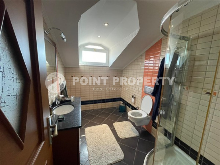 Comfortable duplex with a large area of 200 m2, the center of Alanya, with three bathrooms-id-3072-photo-9