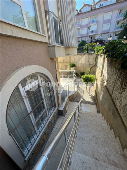 Comfortable duplex with a large area of 200 m2, the center of Alanya, with three bathrooms-id-3072-photo-21