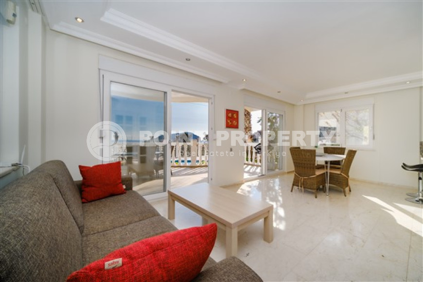 Очаровательная дуплексная вилла с двумя просторными балконами, центр Аланьи, Тепе-id-3079-фото-2