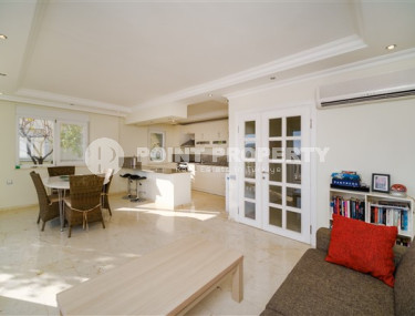 Очаровательная дуплексная вилла с двумя просторными балконами, центр Аланьи, Тепе-id-3079-фото-3