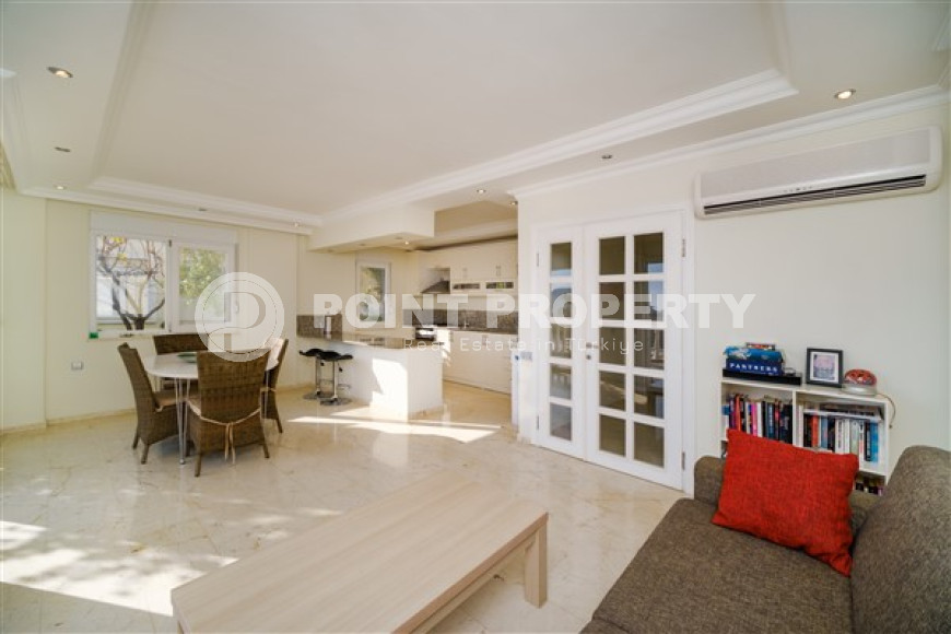 Очаровательная дуплексная вилла с двумя просторными балконами, центр Аланьи, Тепе-id-3079-фото-3