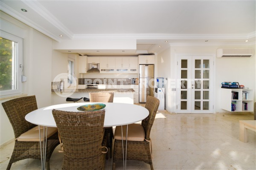 Очаровательная дуплексная вилла с двумя просторными балконами, центр Аланьи, Тепе-id-3079-фото-4