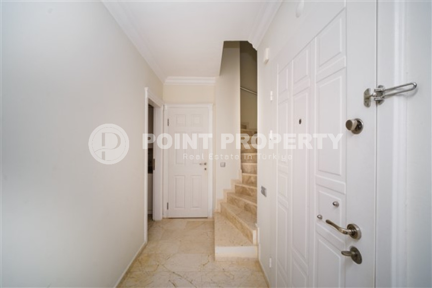 Очаровательная дуплексная вилла с двумя просторными балконами, центр Аланьи, Тепе-id-3079-фото-9