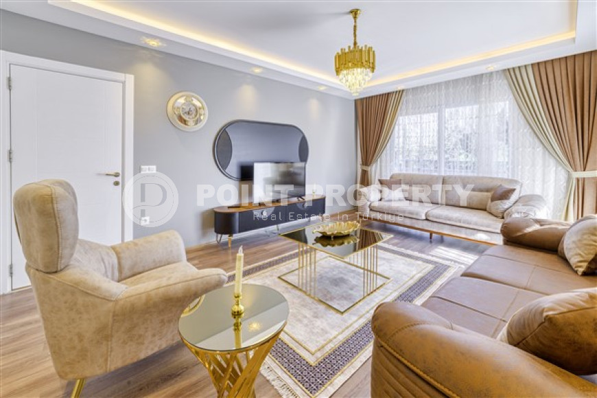 Luxurious three-room apartment 115 m² with furniture and a large balcony, Mahmutlar, Alanya-id-3093-photo-3