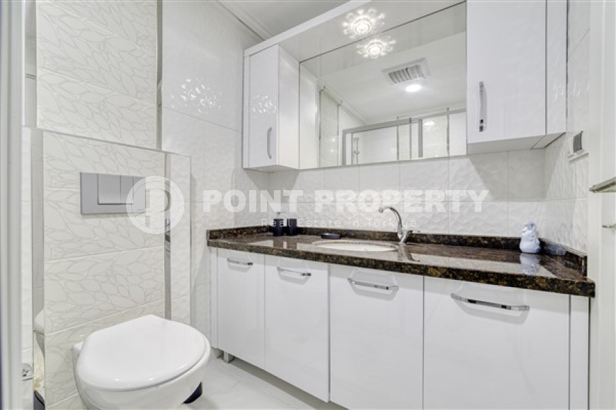 Luxurious three-room apartment 115 m² with furniture and a large balcony, Mahmutlar, Alanya-id-3093-photo-16