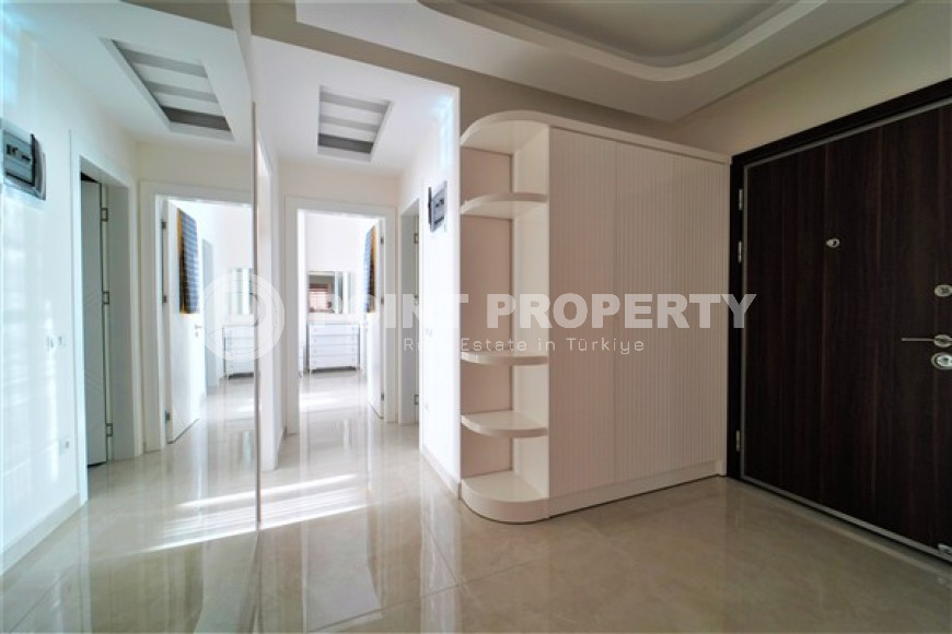 Spacious three-room apartment 125 m² in a complex with excellent infrastructure, Mahmutlar, Alanya-id-3100-photo-2