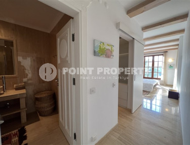 Сказочная трёхэтажная вилла 390 м² с обстановкой в европейском стиле и венецианскими окнами, Бекташ, Аланья-id-3120-фото-4