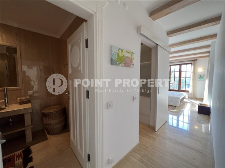 Сказочная трёхэтажная вилла 390 м² с обстановкой в европейском стиле и венецианскими окнами, Бекташ, Аланья-id-3120-фото-4