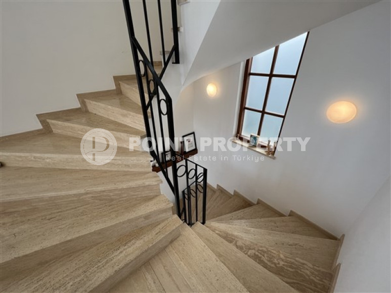 Сказочная трёхэтажная вилла 390 м² с обстановкой в европейском стиле и венецианскими окнами, Бекташ, Аланья-id-3120-фото-7