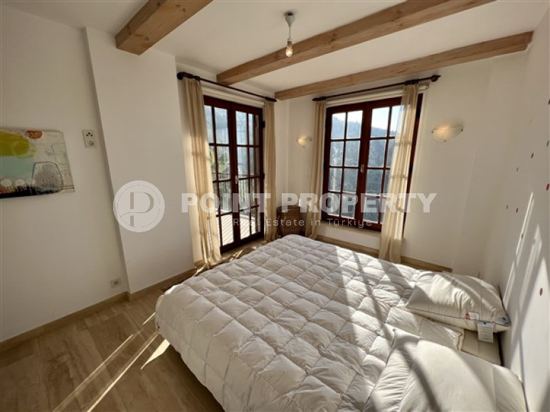 Сказочная трёхэтажная вилла 390 м² с обстановкой в европейском стиле и венецианскими окнами, Бекташ, Аланья-id-3120-фото-24