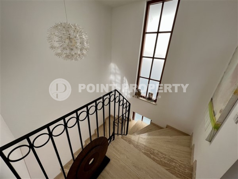 Сказочная трёхэтажная вилла 390 м² с обстановкой в европейском стиле и венецианскими окнами, Бекташ, Аланья-id-3120-фото-25