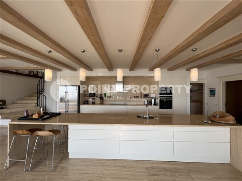 Сказочная трёхэтажная вилла 390 м² с обстановкой в европейском стиле и венецианскими окнами, Бекташ, Аланья-id-3120-фото-37