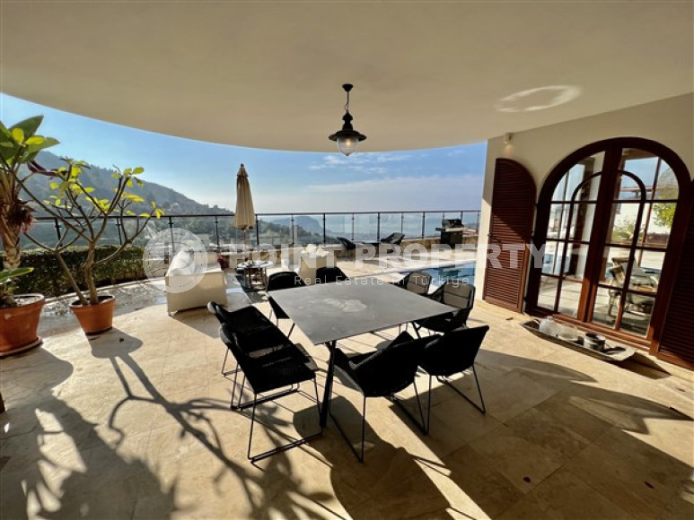 Сказочная трёхэтажная вилла 390 м² с обстановкой в европейском стиле и венецианскими окнами, Бекташ, Аланья-id-3120-фото-38