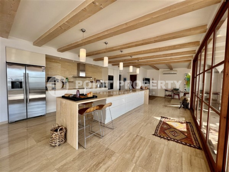 Сказочная трёхэтажная вилла 390 м² с обстановкой в европейском стиле и венецианскими окнами, Бекташ, Аланья-id-3120-фото-40