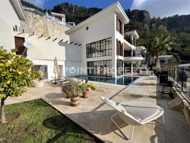 Сказочная трёхэтажная вилла 390 м² с обстановкой в европейском стиле и венецианскими окнами, Бекташ, Аланья-id-3120-фото-46