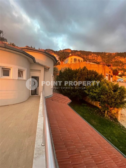 Дуплексная вилла в турецком стиле с площадью 225 м2, центр Аланьи, Тепе-id-3132-фото-3