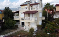 Three-storey villa with four bedrooms, a terrace and sea views, Kestel, Alanya-id-3141-photo-3