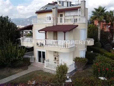 Трёхэтажная вилла с четырьмя спальнями, террасой и видом на море, Кестель, Аланья-id-3141-фото-3