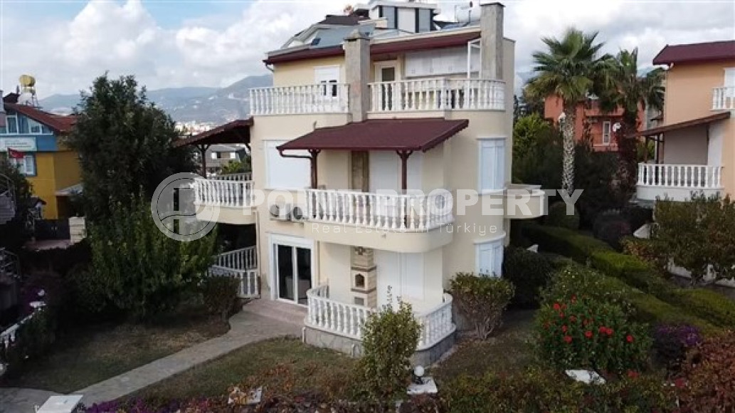 Three-storey villa with four bedrooms, a terrace and sea views, Kestel, Alanya-id-3141-photo-3