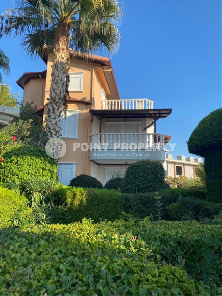 Three-storey villa with four bedrooms, a terrace and sea views, Kestel, Alanya-id-3141-photo-6