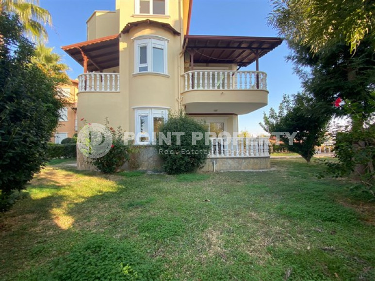 Three-storey villa with four bedrooms, a terrace and sea views, Kestel, Alanya-id-3141-photo-8