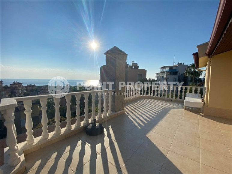 Three-storey villa with four bedrooms, a terrace and sea views, Kestel, Alanya-id-3141-photo-9