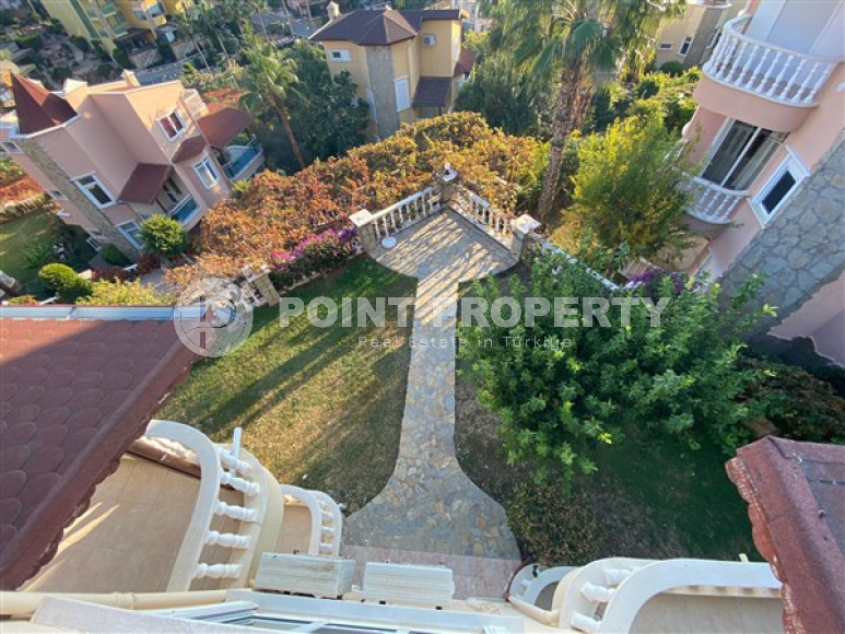 Three-storey villa with four bedrooms, a terrace and sea views, Kestel, Alanya-id-3141-photo-14