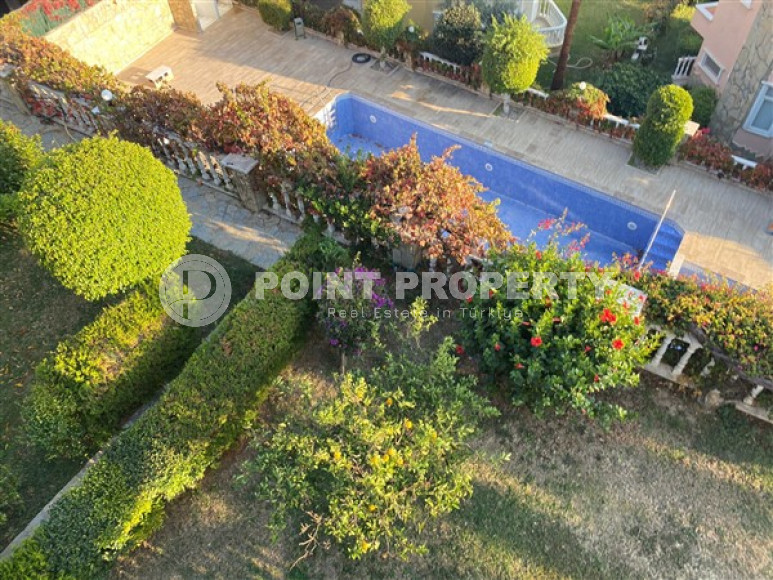 Three-storey villa with four bedrooms, a terrace and sea views, Kestel, Alanya-id-3141-photo-15