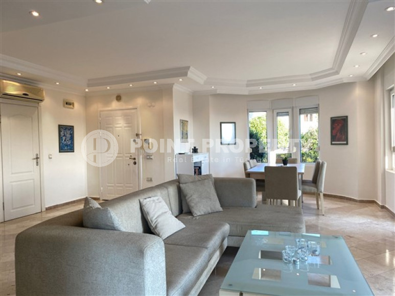 Three-storey villa with four bedrooms, a terrace and sea views, Kestel, Alanya-id-3141-photo-18