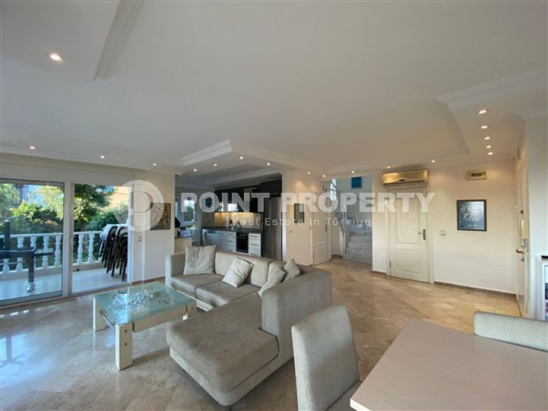 Three-storey villa with four bedrooms, a terrace and sea views, Kestel, Alanya-id-3141-photo-19