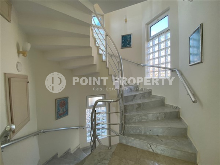 Three-storey villa with four bedrooms, a terrace and sea views, Kestel, Alanya-id-3141-photo-23