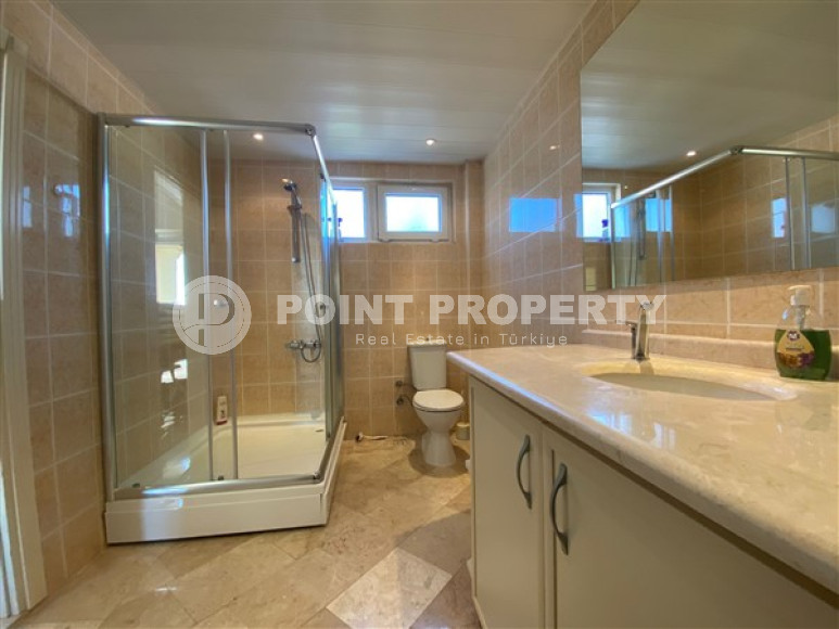 Three-storey villa with four bedrooms, a terrace and sea views, Kestel, Alanya-id-3141-photo-27