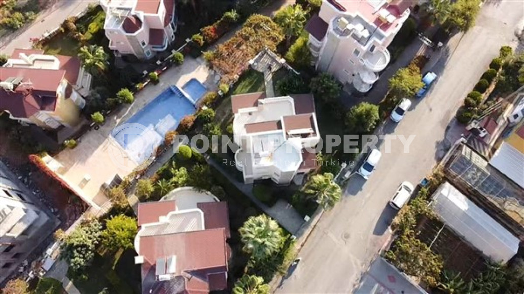 Three-storey villa with four bedrooms, a terrace and sea views, Kestel, Alanya-id-3141-photo-32