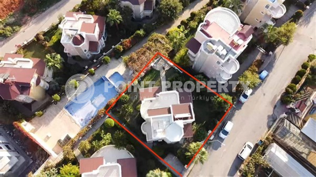 Three-storey villa with four bedrooms, a terrace and sea views, Kestel, Alanya-id-3141-photo-33