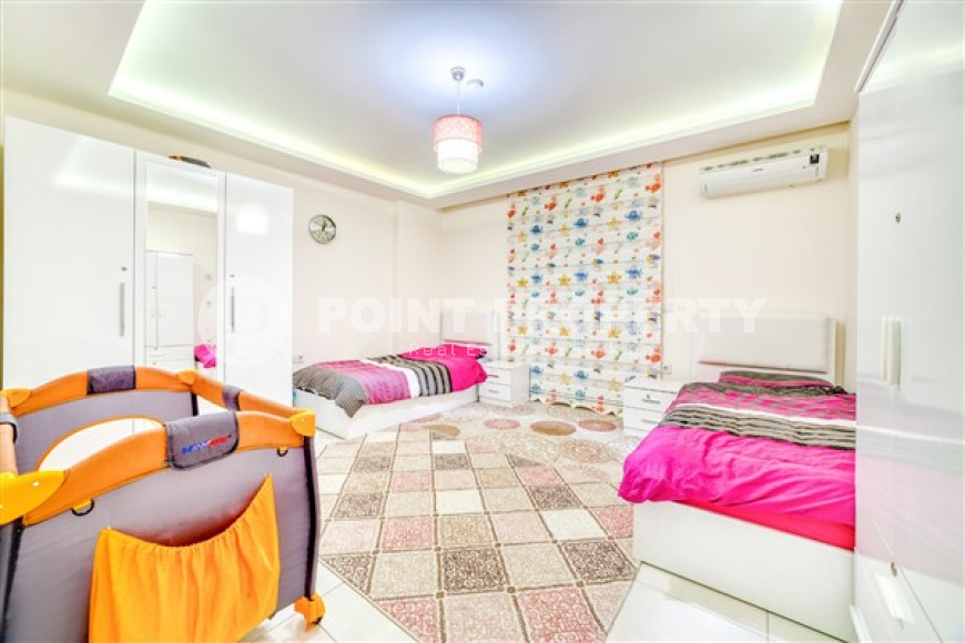 Lovely 2+1 apartment in white and gold tones, on the second line from the sea, Mahmutlar, Alanya-id-3145-photo-2