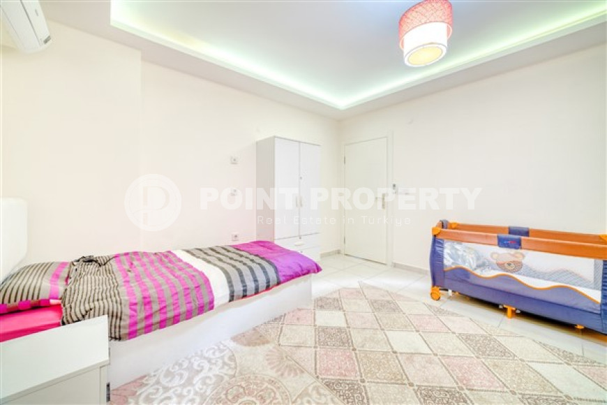 Lovely 2+1 apartment in white and gold tones, on the second line from the sea, Mahmutlar, Alanya-id-3145-photo-3